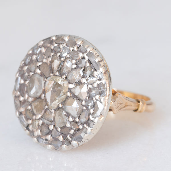Anello antico a toppa in oro giallo 18K e argento con diamanti di taglio rosetta (1.40ctw ca.), primi del ‘900