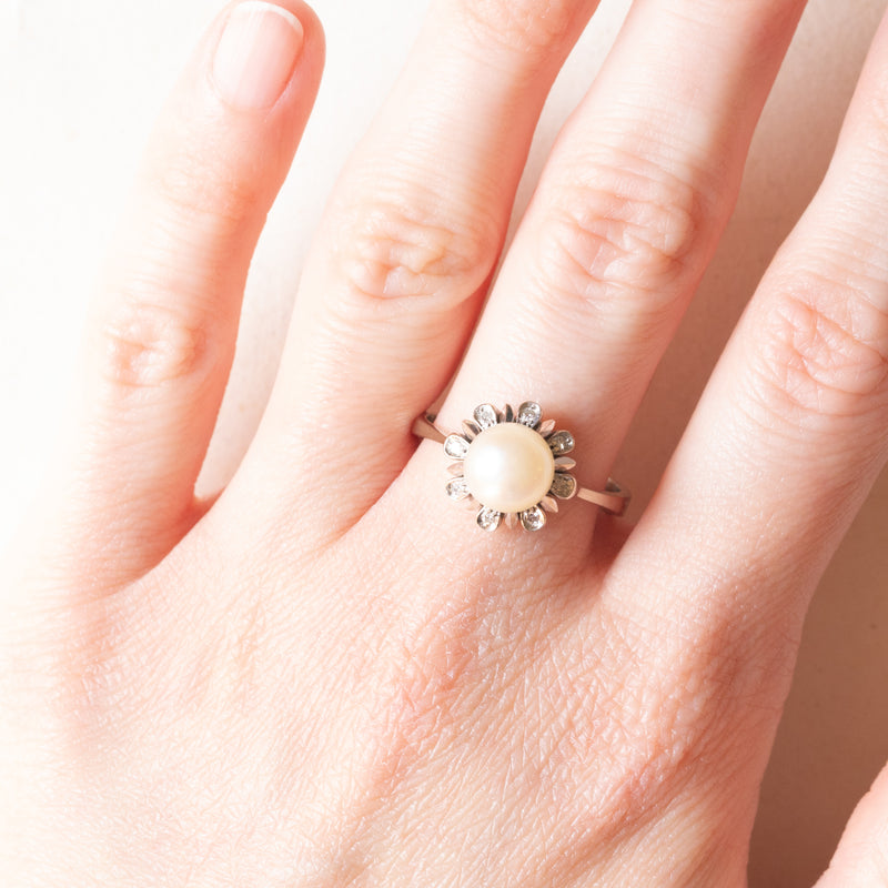 Bague marguerite en or blanc 18 carats avec perle blanche et