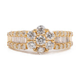 ANELLO A FASCIA IN ORO 18K CON MARGHERITA DI DIAMANTI (1CTW)