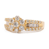 ANELLO A FASCIA IN ORO 18K CON MARGHERITA DI DIAMANTI (1CTW)