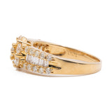 ANELLO A FASCIA IN ORO 18K CON MARGHERITA DI DIAMANTI (1CTW)