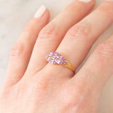 Anello in oro giallo 9K con zaffiri rosa sintetici (1.24ctw)