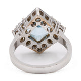 Anello vintage in oro bianco 14k con topazio azzurro quadrato e diamanti di taglio brillante (0,80ctw)
