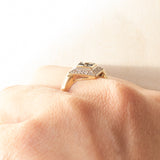 Bague vintage en or jaune et blanc 9 carats avec saphirs (environ 0.36 ct au total) et diamants (environ 0.06 ct au total), années 80/90