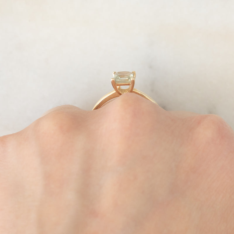 Solitario da cocktail moderno in oro giallo 10K con quarzo citrino (0.35ct ca.), anno 2016
