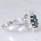 Gänseblümchenring aus 14 Karat Weißgold mit Saphir (ca. 1.50 ct) und Diamanten im Brillantschliff (ca. 0.60 ctw), 70er Jahre