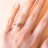 Anello a margherita vintage in oro giallo 9K con zaffiro (0.40ct ca.) e diamanti (0.06ctw ca.), anno 1993