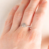 Bague fleur vintage en or blanc 9 carats et diamants (environ 0.20 ct), années 80