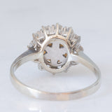 Anello a margherita vintage in oro bianco 18K con perla bianca e diamanti di taglio brillante (0.48ctw ca), anni ‘60