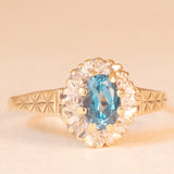 Vintage 9K yellow and white gold daisy ring with blue topaz (0.50ct approx.) and diamonds (0.08ctw approx.)