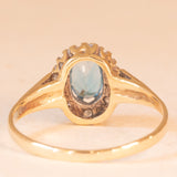 Vintage 9K yellow and white gold daisy ring with blue topaz (0.50ct approx.) and diamonds (0.08ctw approx.)