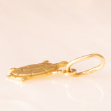 Collana con catenina in argento dorato e con tre ciondoli a forma di delfino in oro giallo 18K, di ancora in oro giallo 18K e di tartaruga in oro giallo 14K