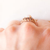 Anello vintage in oro giallo 9K con opale (0.50ct ca.) e granati (0.40ctw ca.), anno 1988