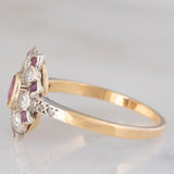 Anello a fiore antico in oro giallo 14K e argento con rubini (0.40ctw ca.) e diamanti di taglio vecchia miniera (0.65ctw ca.), primi del ‘900