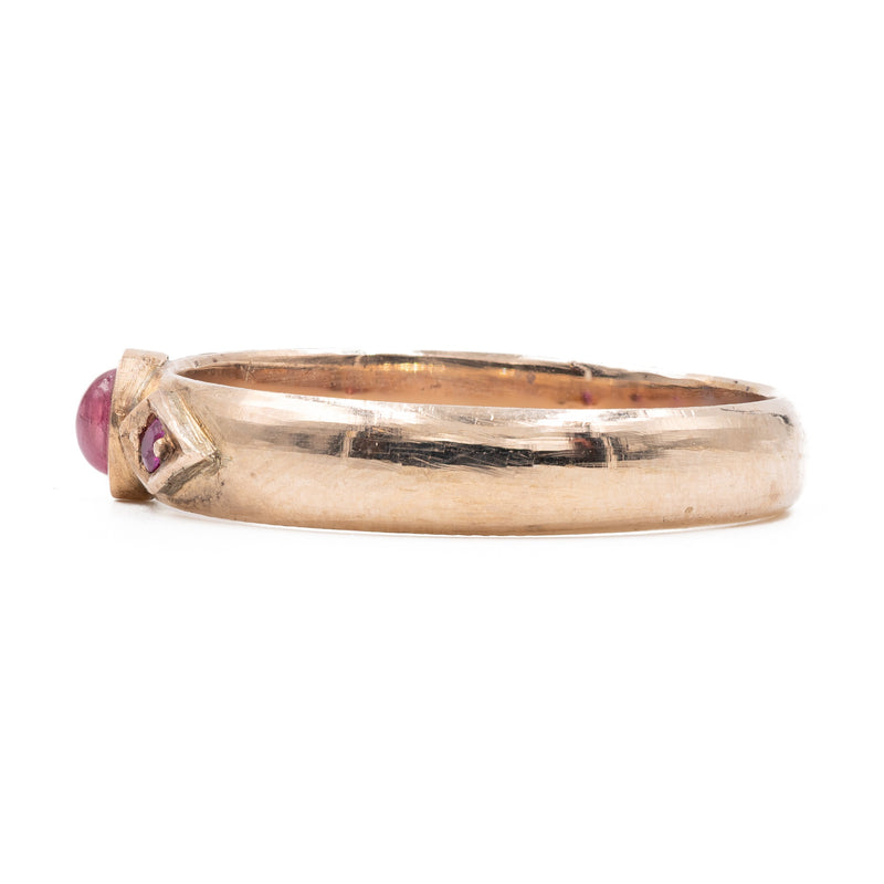 Anello vintage in oro rosa 9k con rubini