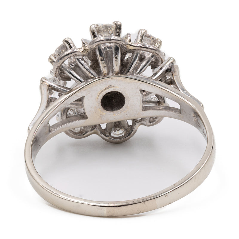 Anello vintage in oro bianco 14k con diamante centrale di 0,50ct e contorno di diamanti (0,24ctw), anni '70