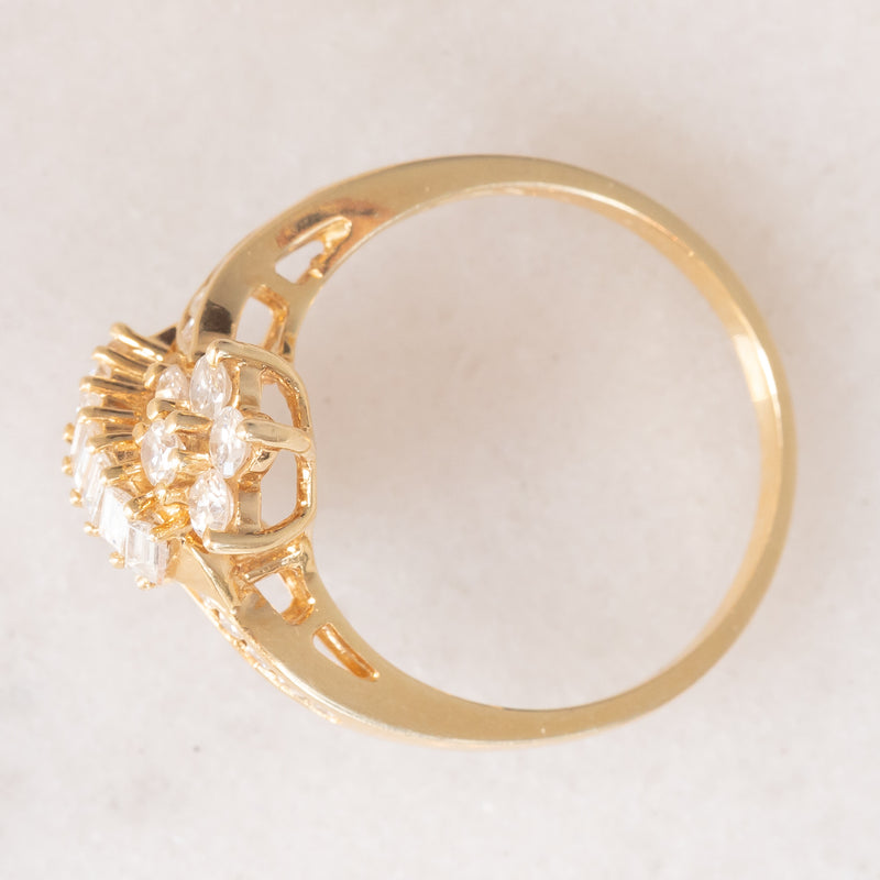 Anello vintage in oro giallo 14K con diamanti di taglio brillante e di taglio baguette (0.75ctw ca.), anni ‘70/‘80