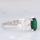 Anello vintage in platino con tsavorite (0.94ct) e due fiori di diamanti (0.78ctw), anni ‘90/anni ‘2000