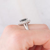 Anello a margherita vintage in platino con zaffiro (4.30ct) e diamanti (1.05ctw), anni ‘80