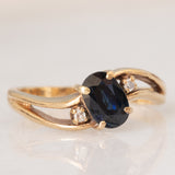 Anello vintage in oro giallo 9K con zaffiro (0.80ct ca.) e diamanti