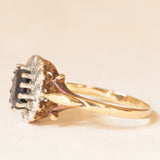 Vintage-Gänseblümchenring aus 9-karätigem Gelb- und Weißgold mit Saphir (ca. 0.90 ct) und Diamanten (ca. 0.12 ctw), 1989