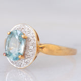 Anello a margherita in oro giallo 9K con zircone azzurro (1.83ct ca.) e zirconi bianchi