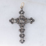 Pendente antico a forma di croce in argento e oro giallo 14K con diamanti di taglio rosetta, inizio ‘800