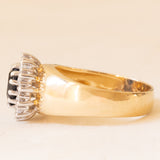 Anello a margherita e a fascia vintage in oro giallo e bianco 14K con zaffiro (1ct ca.) e diamanti di taglio brillante (0.24ctw ca.), anni ‘60