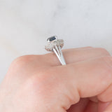 Anello ballerina in platino con zaffiro (0.64ct) e diamanti (0.50ctw), anni ‘80