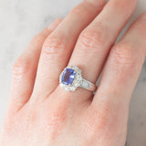 Anello a margherita vintage in platino con tanzanite (2.04ct) e diamanti di taglio brillante e baguette (1.35ctw), anni ‘90