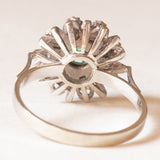 Vintage-Gänseblümchenring aus 14-karätigem Weißgold mit Smaragd (ca. 0.25 ct) und Diamanten (ca. 0.04 ctw), 70er Jahre
