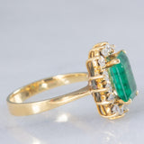 Anello a margherita vintage in oro giallo 18K con smeraldo (1.50ct ca.) e diamanti di taglio brillante (0.56ctw ca.), anni )70/‘80