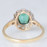 Anello a margherita antico in oro giallo 18K con tormalina verde (1ct ca.) e diamanti di taglio vecchia miniera (0.50ctw ca.), anni ‘20/‘30