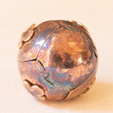 Ciondolo massonico con lamina in oro giallo 9K su argento a forma di sfera apribile e con piramidi incise con disegni