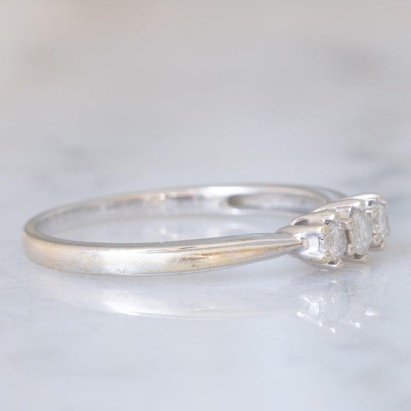 Trilogy vintage in oro bianco 9K con diamanti (0.25ctw ca.)