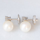 Orecchini vintage in oro bianco 14K con perle bianche e diamanti di taglio brillante (0.18ctw ca.), anni ‘60/‘70