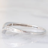 Anello a “V” in oro bianco 9K con diamanti di taglio tapered, anni ‘90