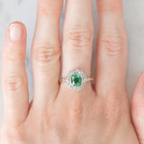 Anello a margherita antico in oro giallo 18K con tormalina verde (1ct ca.) e diamanti di taglio vecchia miniera (0.50ctw ca.), anni ‘20/‘30