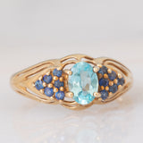 Anello vintage in oro giallo 9K con apatite (0.80ctw ca.) e zaffiri (0.37ctw ca.), anni ‘80/‘90