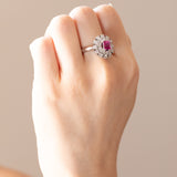 Vintage-Gänseblümchenring aus 18-karätigem Weißgold mit synthetischem Rubin (ca. 1 ct) und Diamanten im Brillantschliff (ca. 1.10 ctw), 70er Jahre