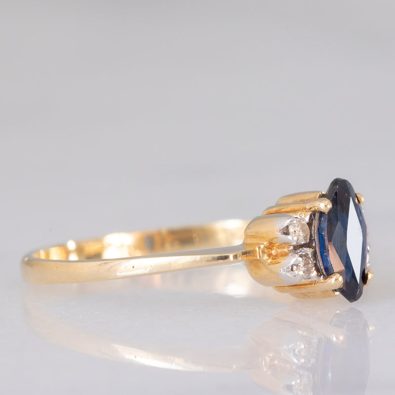 Anello vintage in oro giallo 18K con zaffiro (0.35ct ca.) e diamanti (0.04ctw ca.)