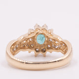 Anel vintage margarida em ouro amarelo 14K com esmeralda (aprox. 0.40 ct) e diamantes lapidação brilhante (aprox. 0.60 ctw), anos 70/80