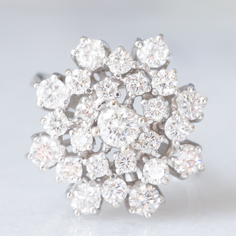 Anello a fiocco di neve vintage in oro bianco 18K con diamanti di taglio brillante (1.33ctw ca.), anni ‘70