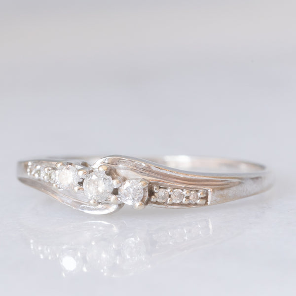 Anello vintage in oro bianco 9K con diamanti di taglio brillante (0.17ctw ca.), anni ‘90
