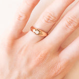 Antiker Solitärring aus 14-karätigem Gelbgold mit Diamant im alten Minenschliff (ca. 0.10 ct), 40er Jahre