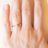 Vintage-Solitär aus 9 Karat Gelbgold mit Diamant im Brillantschliff (ca. 0.14 ct), 1988