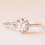 Retro-Solitär aus 18 Karat Weißgold mit Diamant im Brillantschliff (ca. 0.35 ct), 40er Jahre