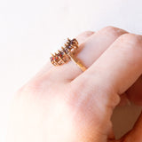 Винтажное кольцо с ромашкой из желтого золота 9 карат, опалом (около 0.80 карата) и гранатами (около 0.35 карата), 1980 г.