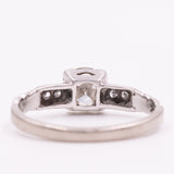 Solitario Art Déco in oro bianco 18K con diamanti di taglio brillante (0.61ctw ca.), anni ‘30