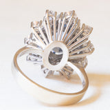 Vintage-Gänseblümchenring aus 14 Karat Weißgold mit Saphiren (ca. 1.90 ct) und Diamanten im Brillantschliff (ca. 1.80 ctw), 70er Jahre
